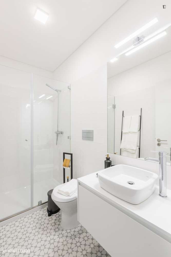 Apartamento com 1 quartos - localizado em Santo Ildefonso Porto - Grande imagem: 2/25