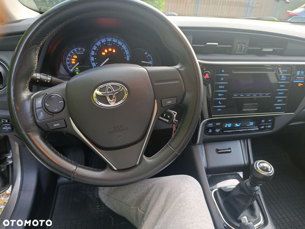 Toyota Auris - 14