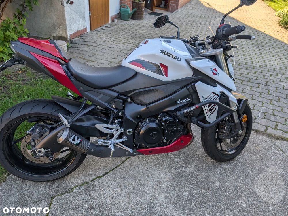 Suzuki GSX - 8