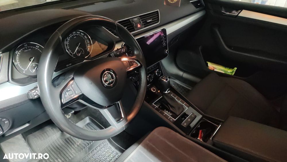 Skoda Superb 2.0 TDI DSG Ambition - 4