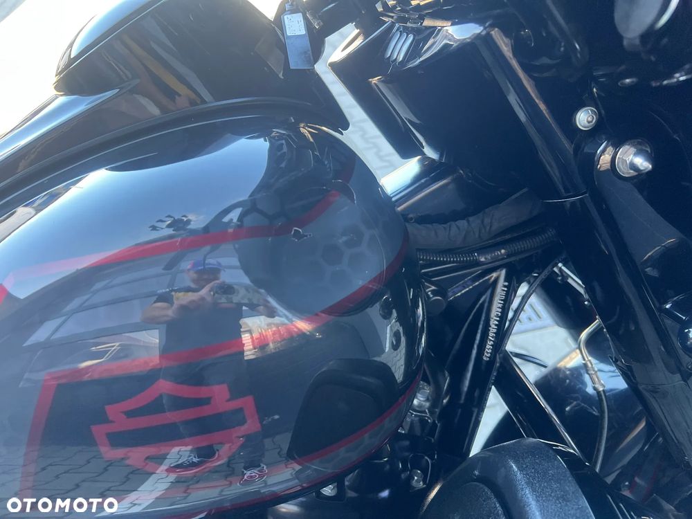 Harley-Davidson Touring Street Glide - 24