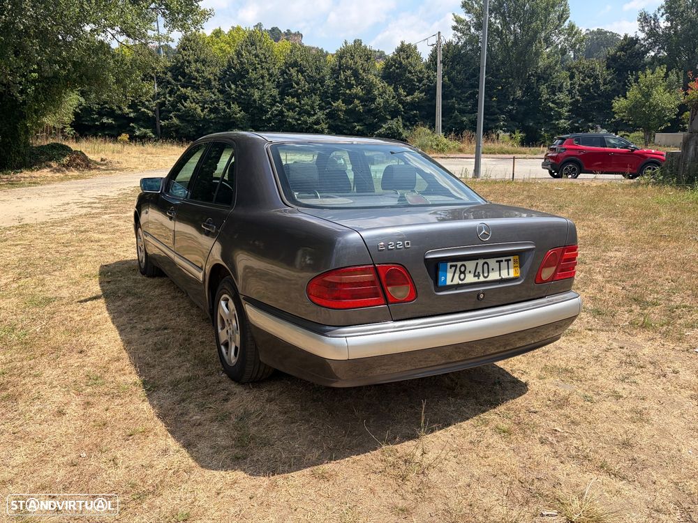 Mercedes-Benz E 220 D Elegance - 5