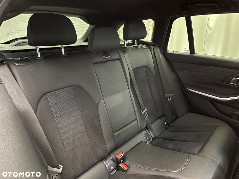 BMW Seria 3 320d xDrive mHEV M Sport - 39