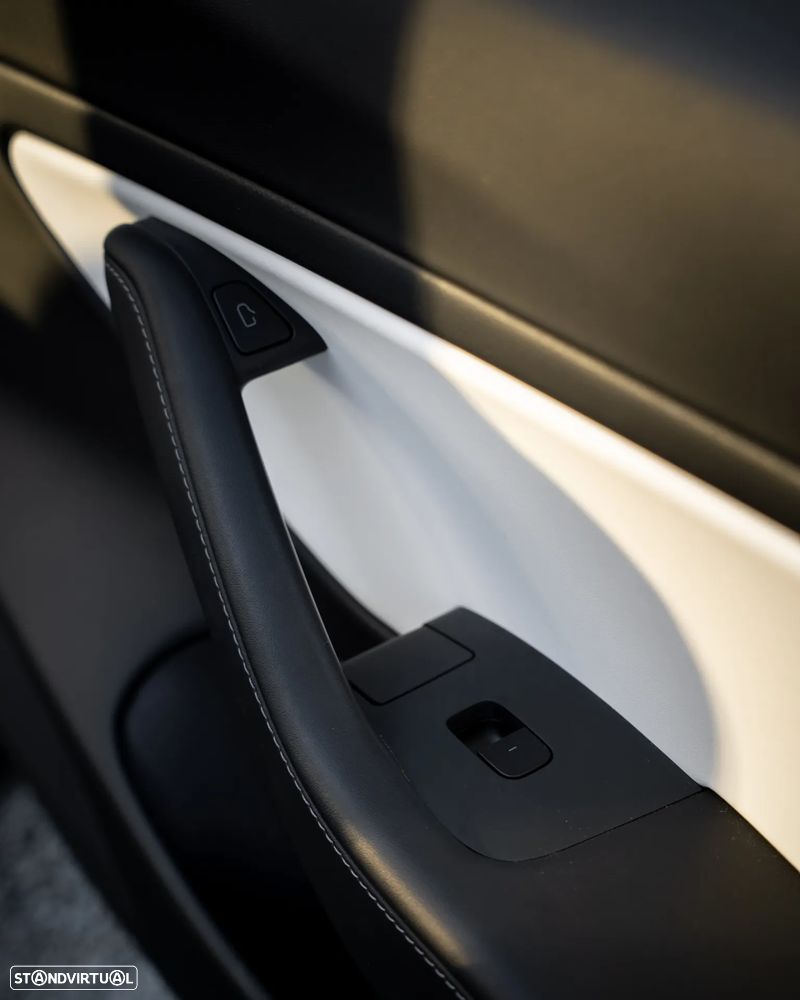 Tesla Model 3 Performance Dual Motor AWD - 32