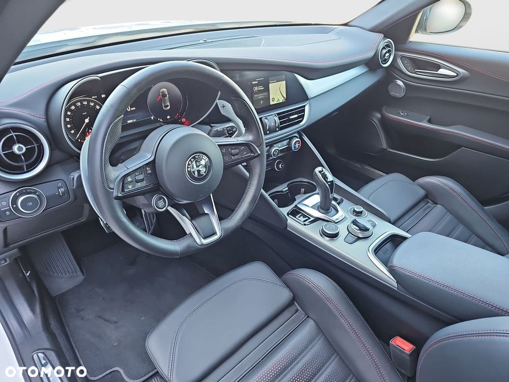 Alfa Romeo Giulia - 15