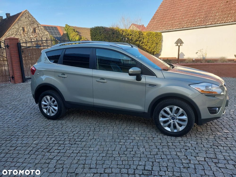 Ford Kuga 2.0 TDCi 2x4 Titanium - 8
