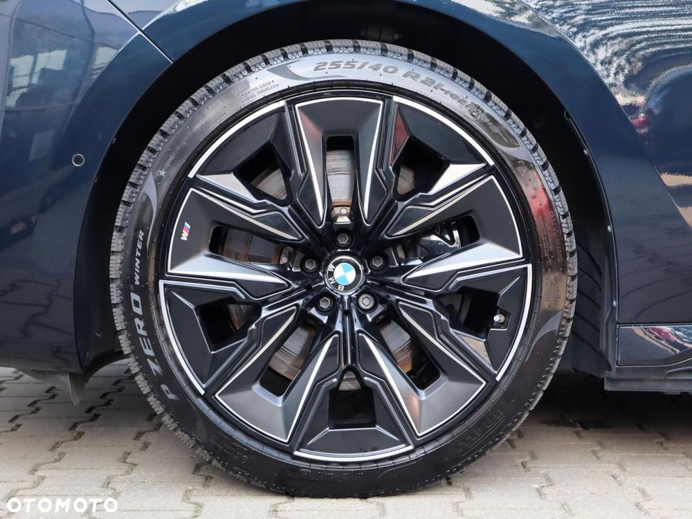 BMW i7 - 4