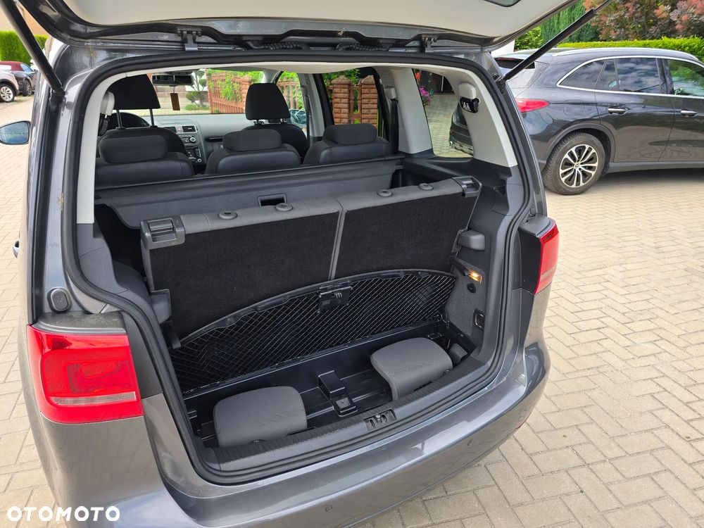 Volkswagen Touran - 21