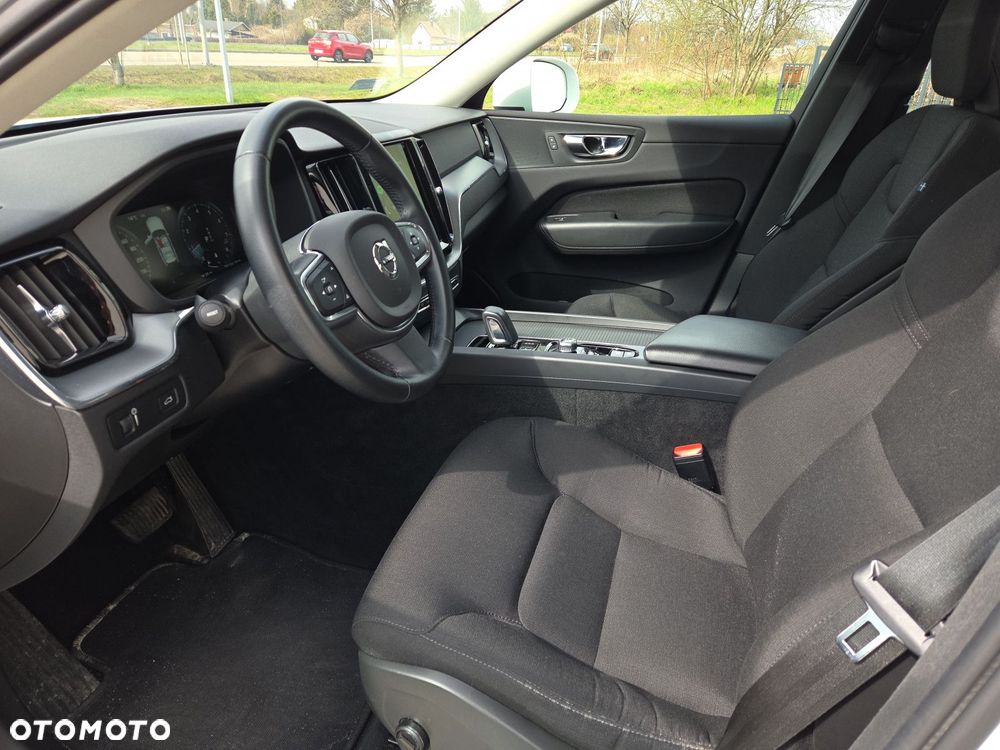 Volvo XC 60 B4 B Momentum - 9