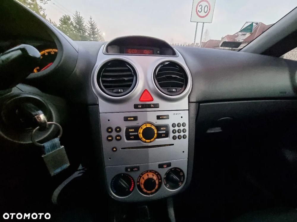 Opel Corsa 1.2 16V Enjoy - 24