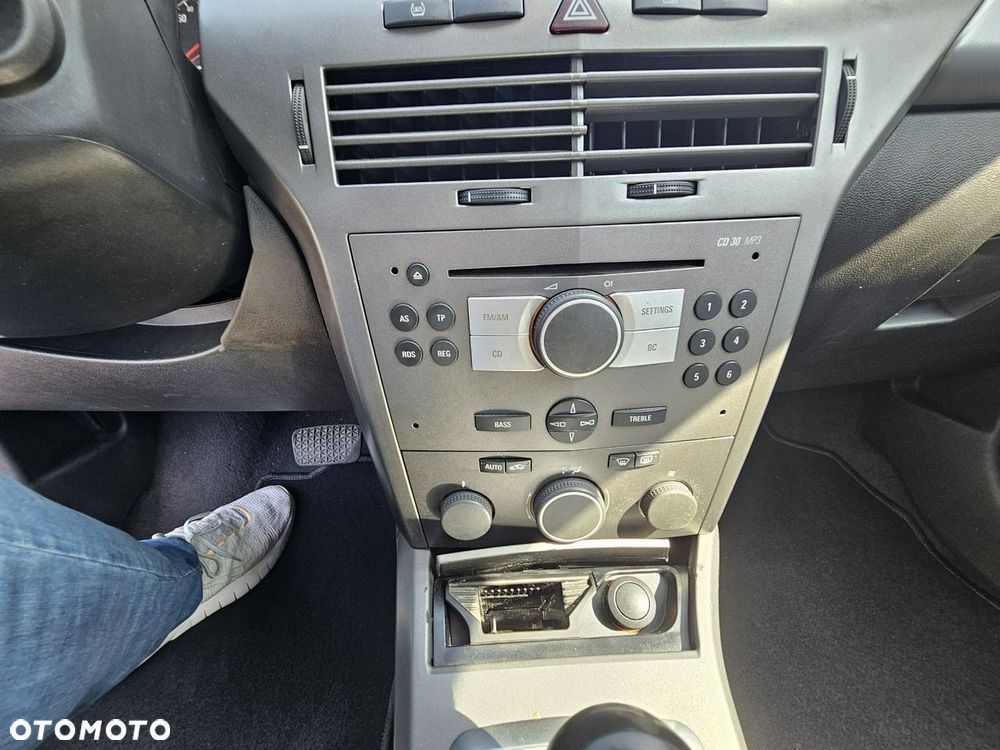 Opel Astra 1.6 Essentia Easytronic - 21