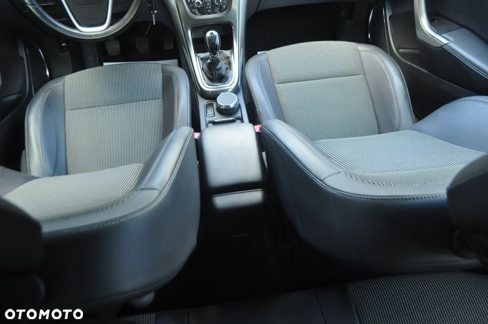 Opel Astra 1.4 T Cosmo - 27
