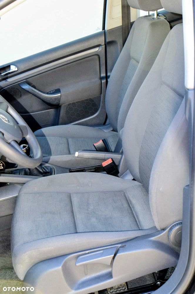 Volkswagen Golf - 5