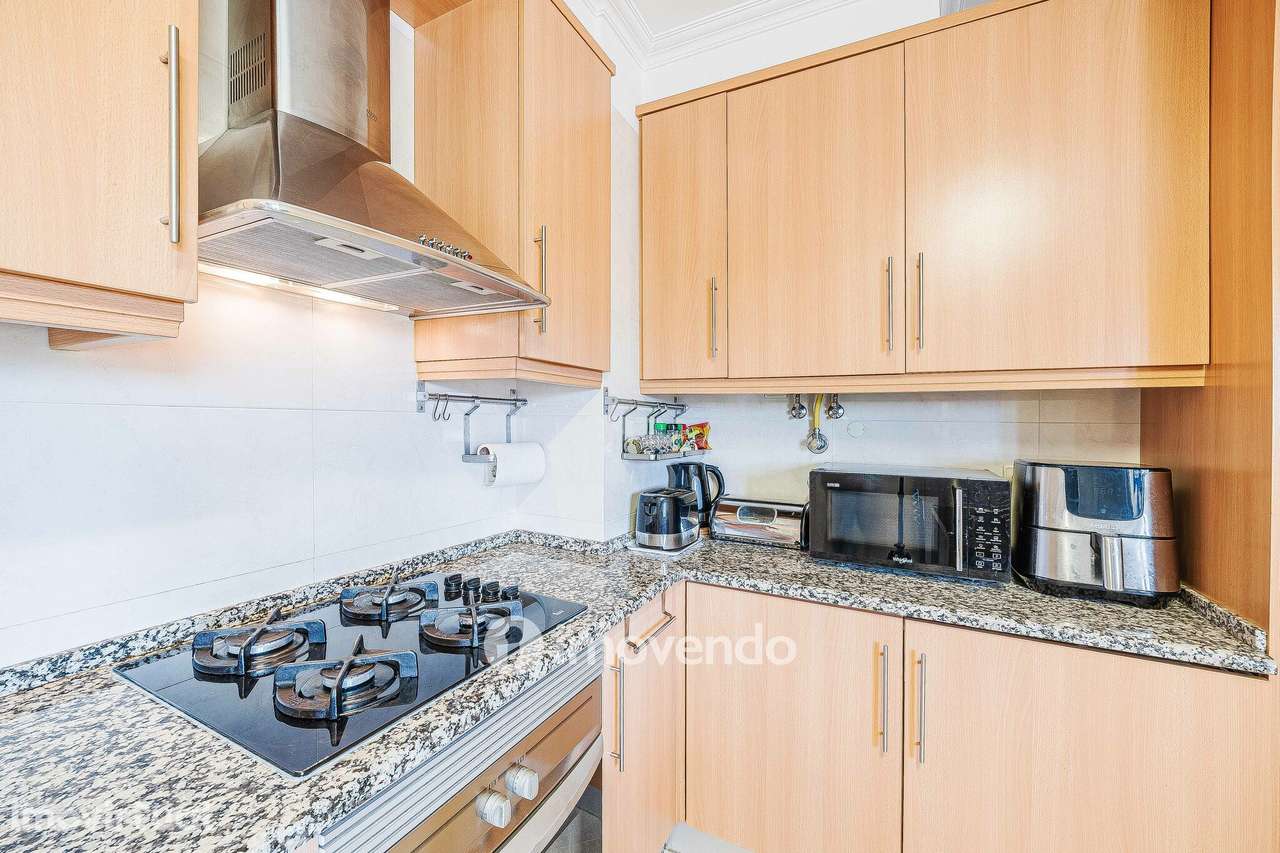 Apartamento T2, com estacionamento e arrecadação, em Vialonga - Grande imagem: 5/50