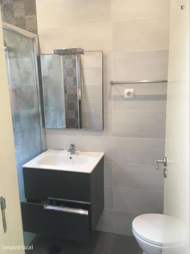 Quarto - localizado em Penha de França Lisbon - Grande imagem: 2/21