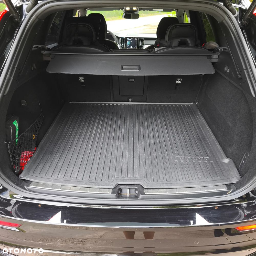 Volvo XC 60 B5 B AWD R-Design - 9