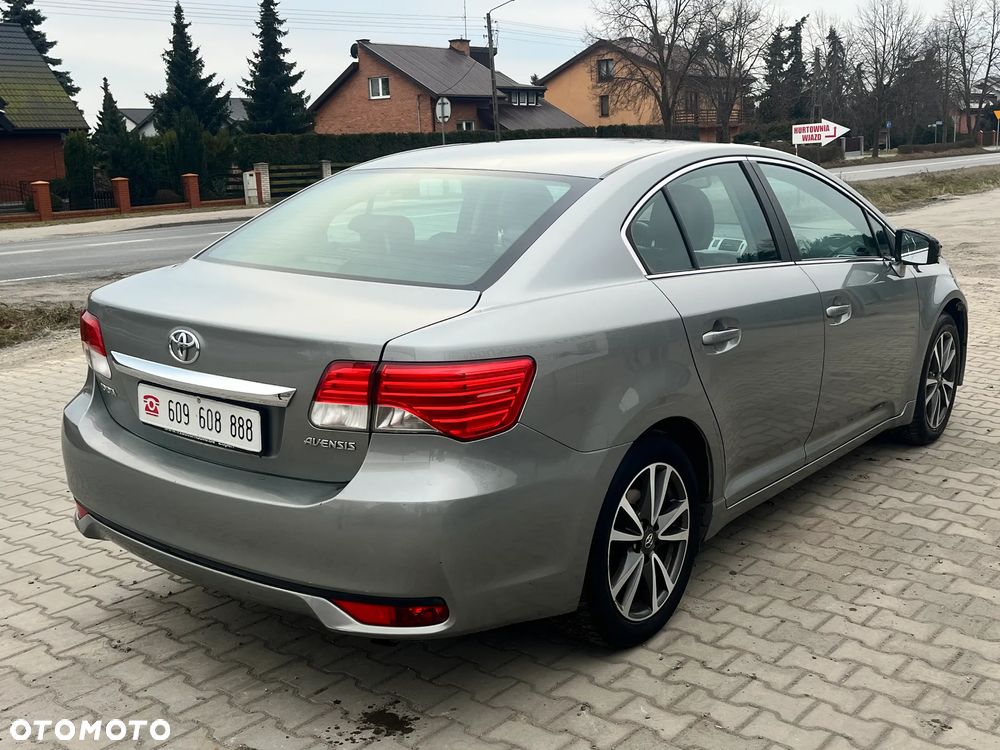 Toyota Avensis 1.6 Premium - 6