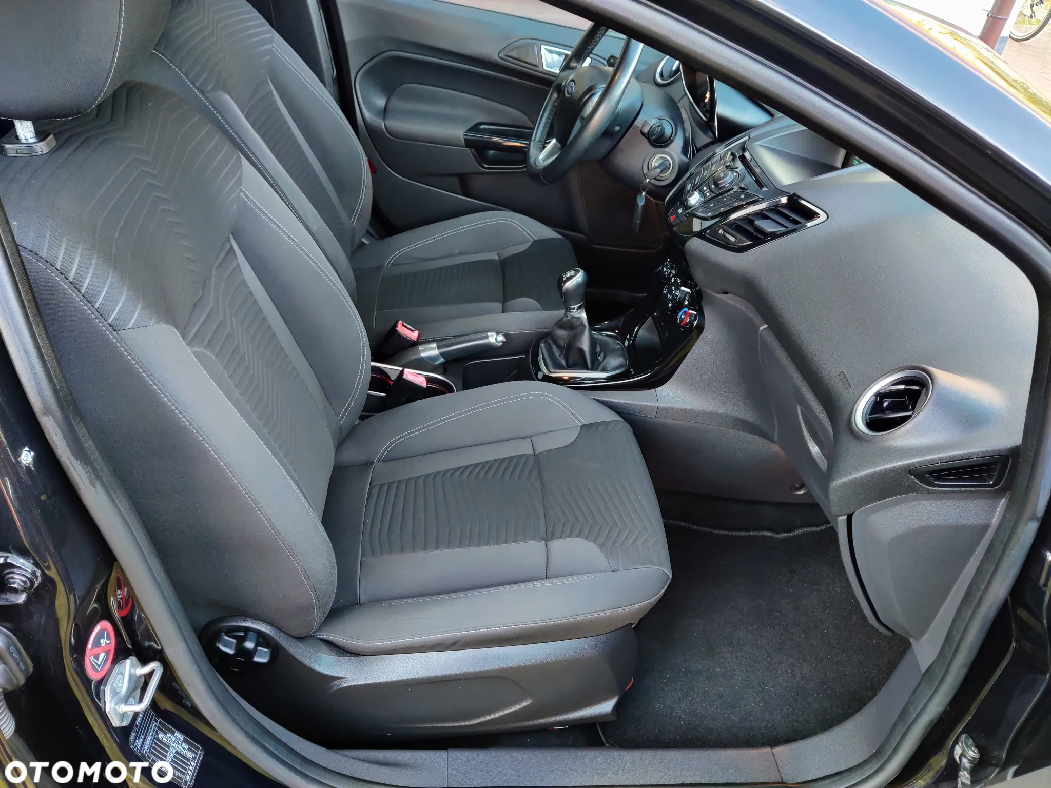 Ford Fiesta 1.0 EcoBoost S&S TITANIUM X - 24