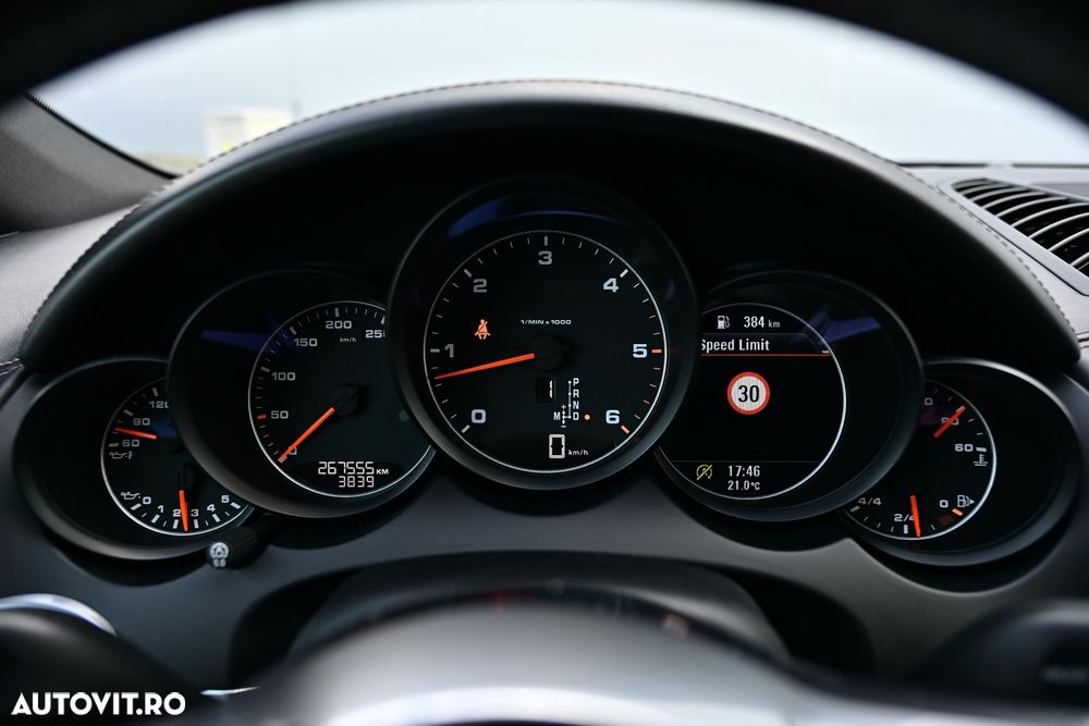 Porsche Cayenne 3.0 L - 20