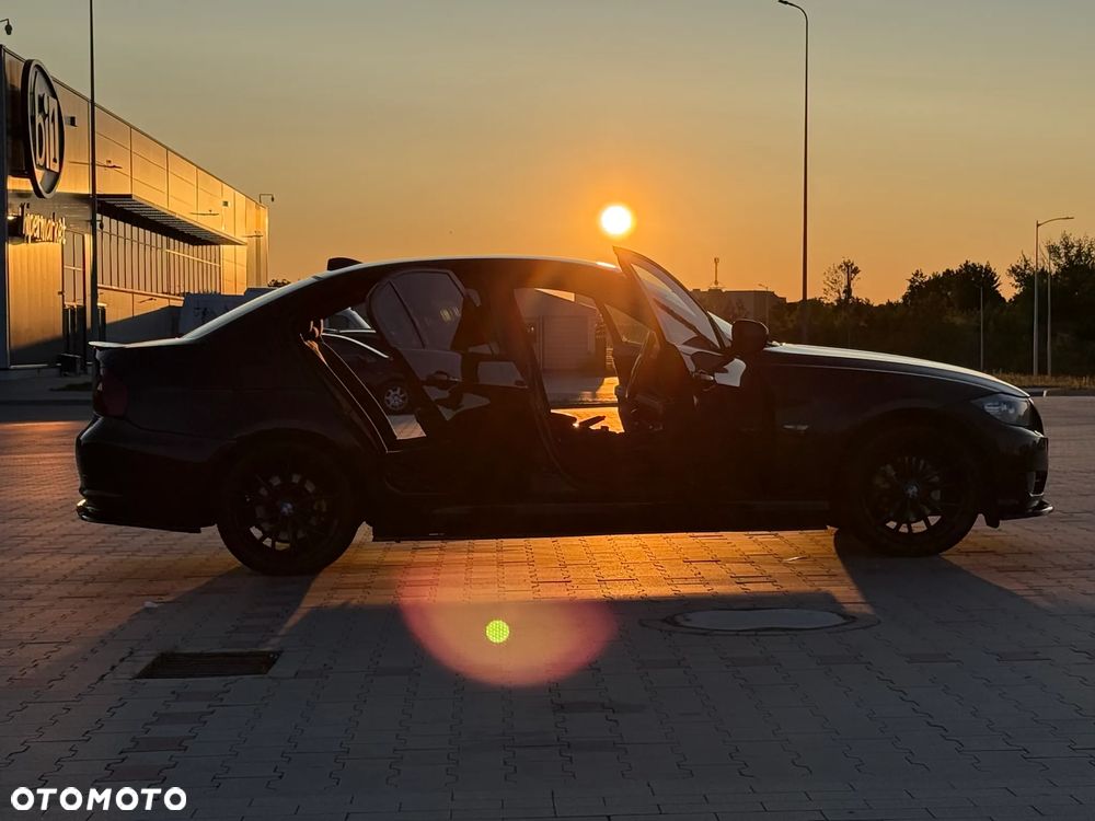 BMW Seria 3 320i - 24