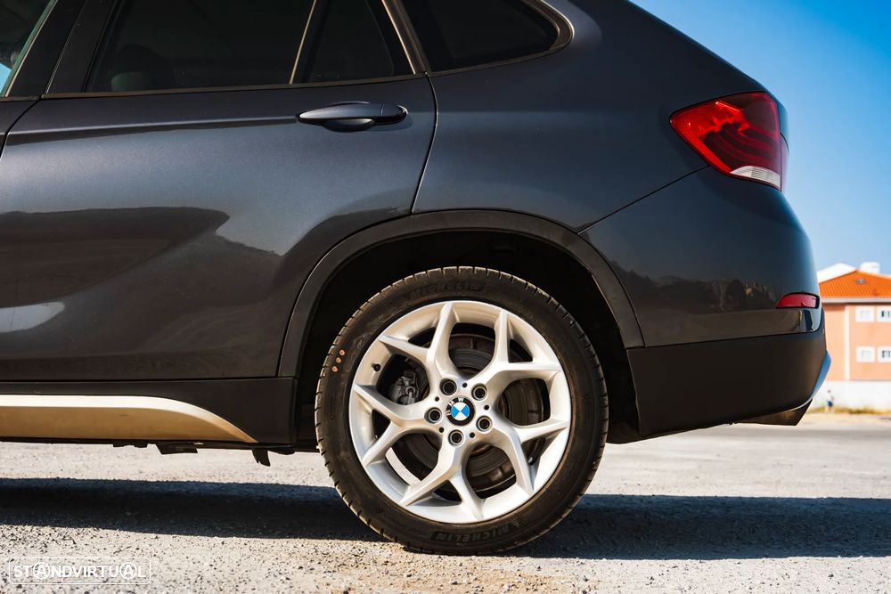 BMW X1 18 d sDrive Auto Line Sport - 4