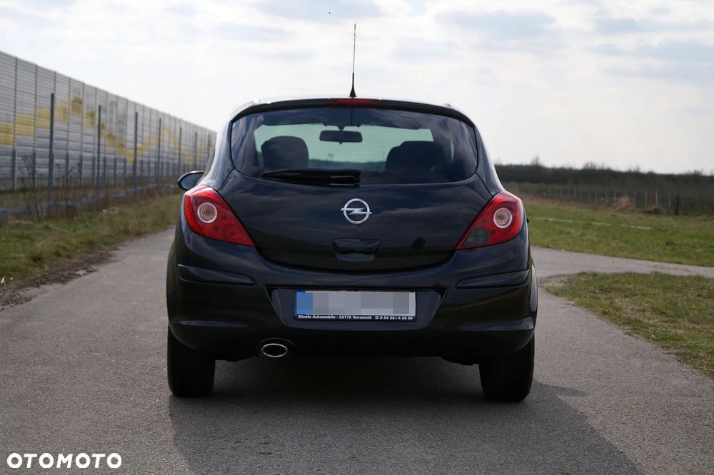 Opel Corsa 1.4 16V Cosmo - 11