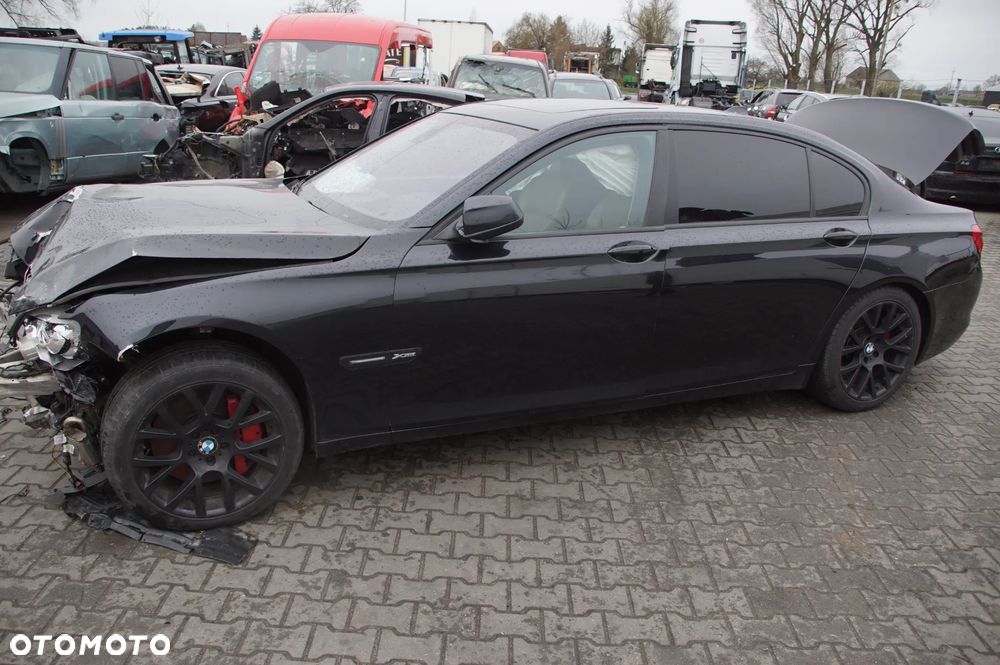 Pojazd na części BMW F01 750i Long xDrive, rocznik 2011 BLACK SAPPHIRE METALLIC (475) XCL.LEDER NAPPA ERW./D5 SATB HELL (NAD5) silnik N63B44O0 skrzynia GA6HP-26Z drzwi klapa szyba fotele long amortyzator - 3
