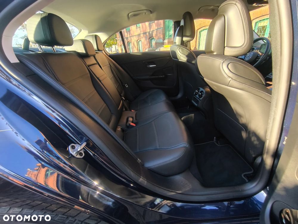 Mercedes-Benz Klasa C 180 mHEV - 19