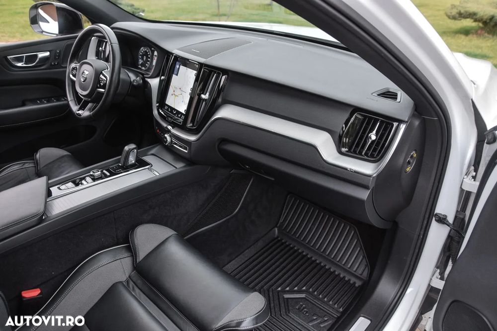 Volvo XC 60 T8 Twin Engine AWD Geartronic RDesign - 18