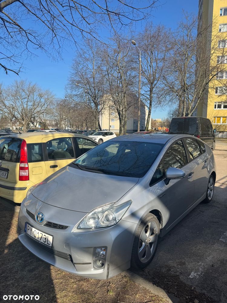 Toyota Prius (Hybrid) - 10