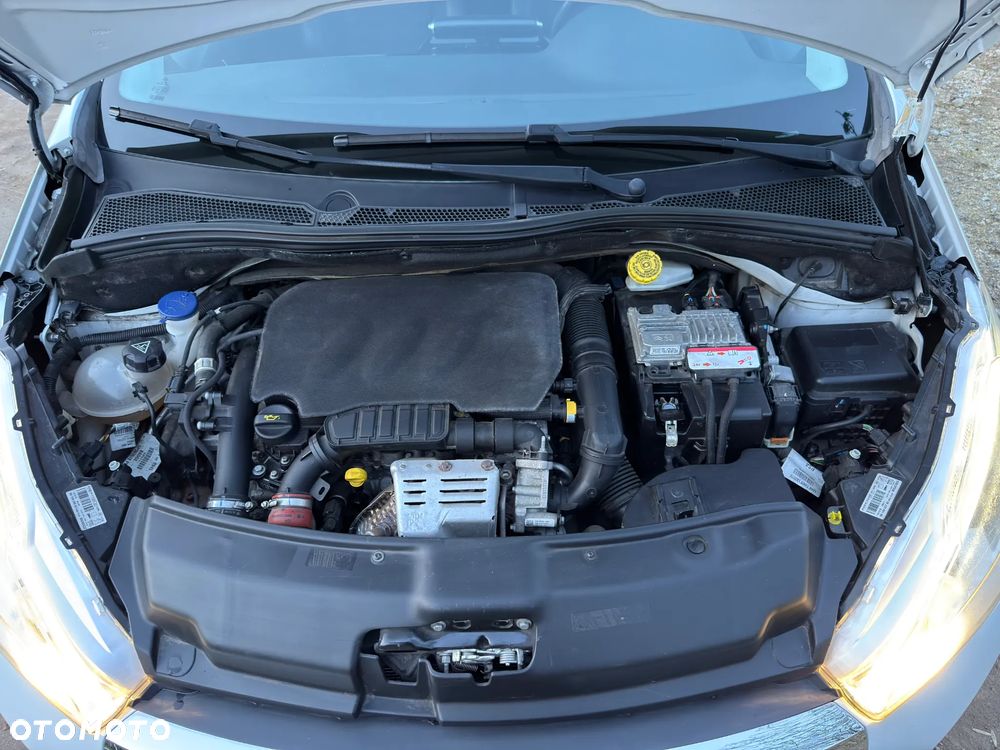 Peugeot 208 - 24