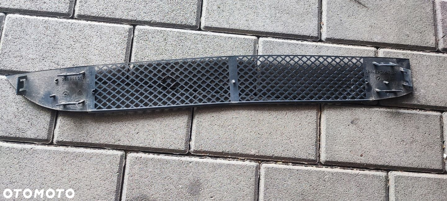 KRATKA ZDERZAKA PRZEDNIEGO MERCEDES CLK W208 2088850623 - 2