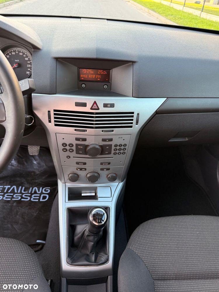 Opel Astra 1.6 Enjoy - 32
