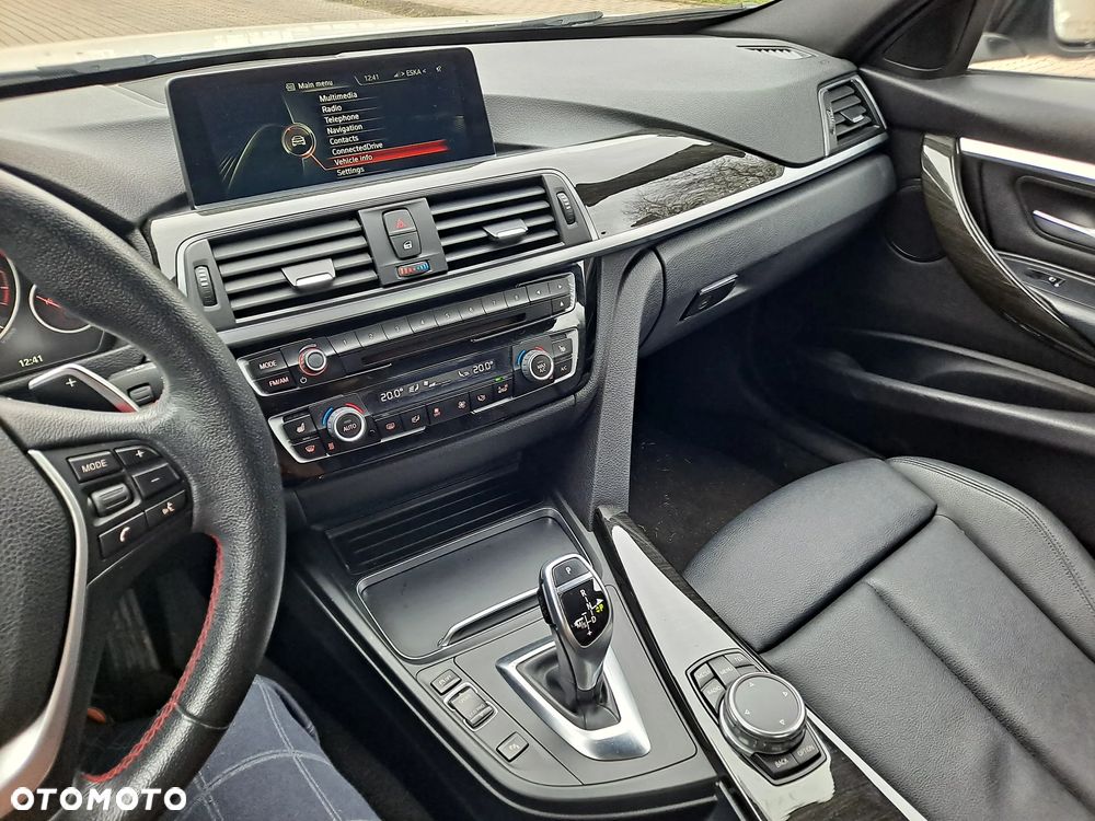 BMW Seria 3 328i xDrive Sport Line - 27