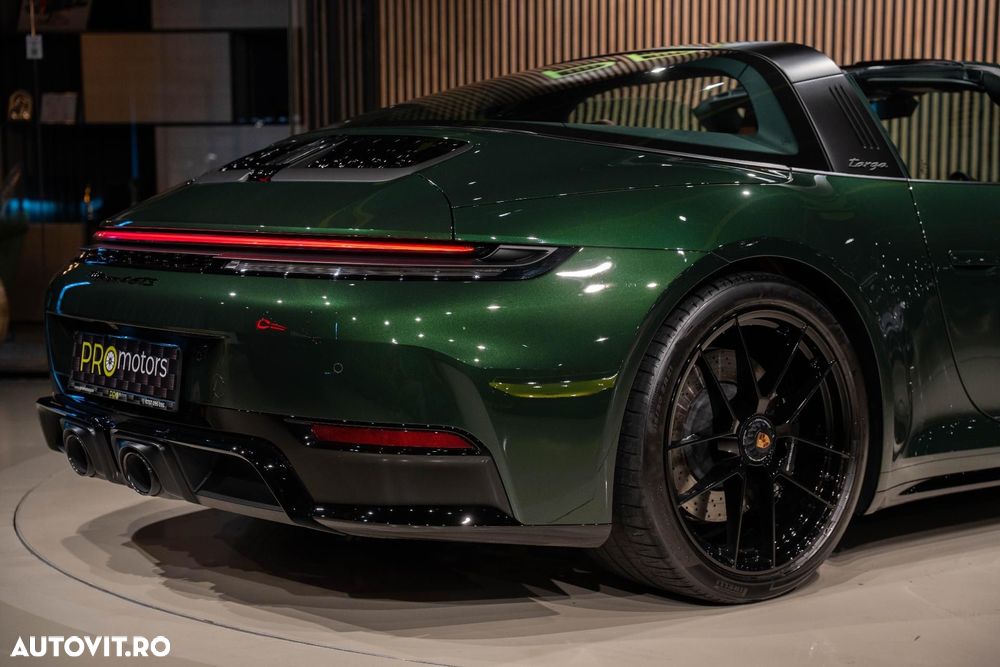 Porsche 911 Targa 4 GTS PDK - 18