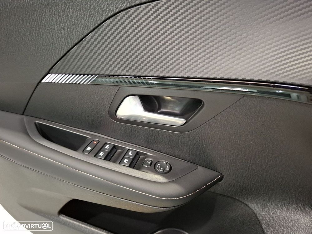 Peugeot 208 1.2 Hybrid Allure e-DCS6 — fotografia 23