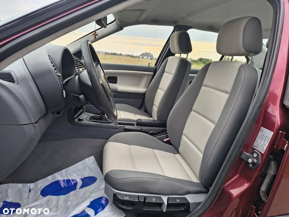 BMW Seria 3 318i - 10