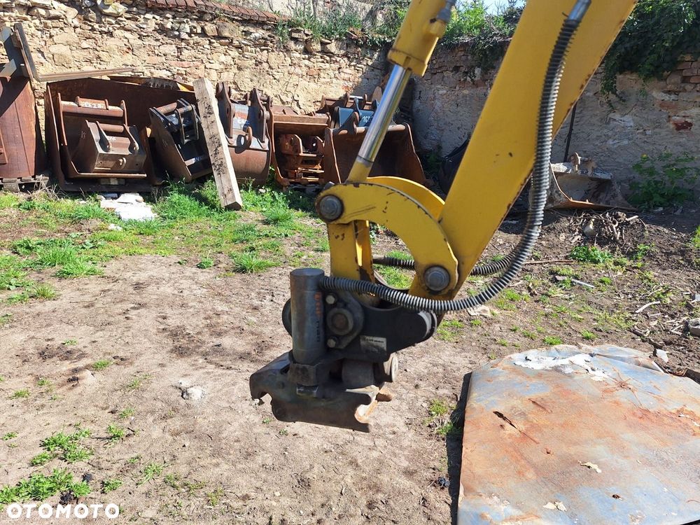 Komatsu Pc16R-3Hs - 23