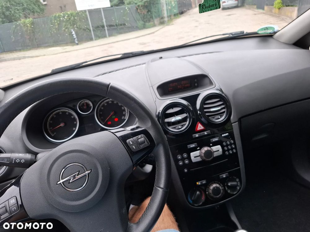 Opel Corsa 1.4 16V Essentia - 13