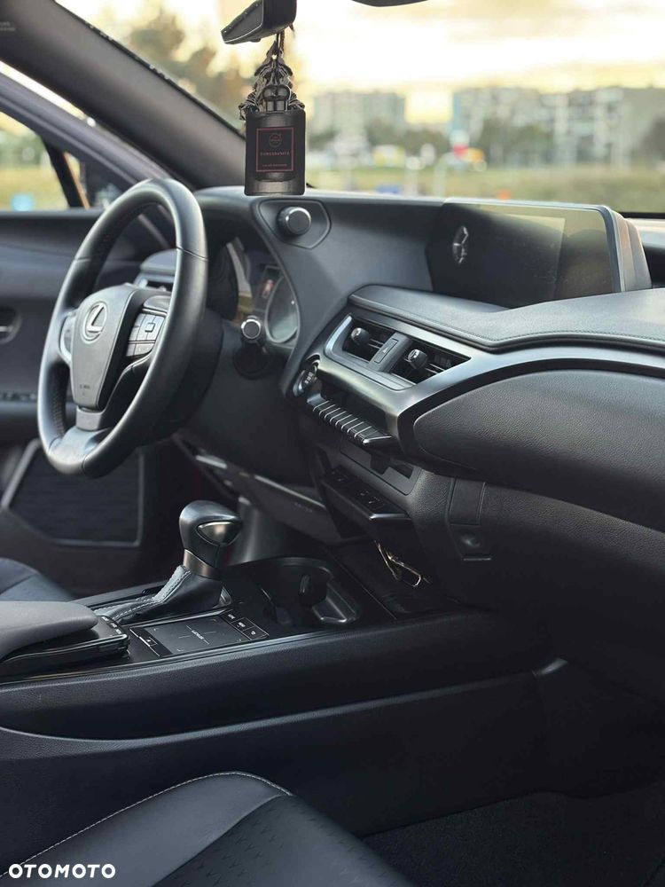 Lexus UX - 11