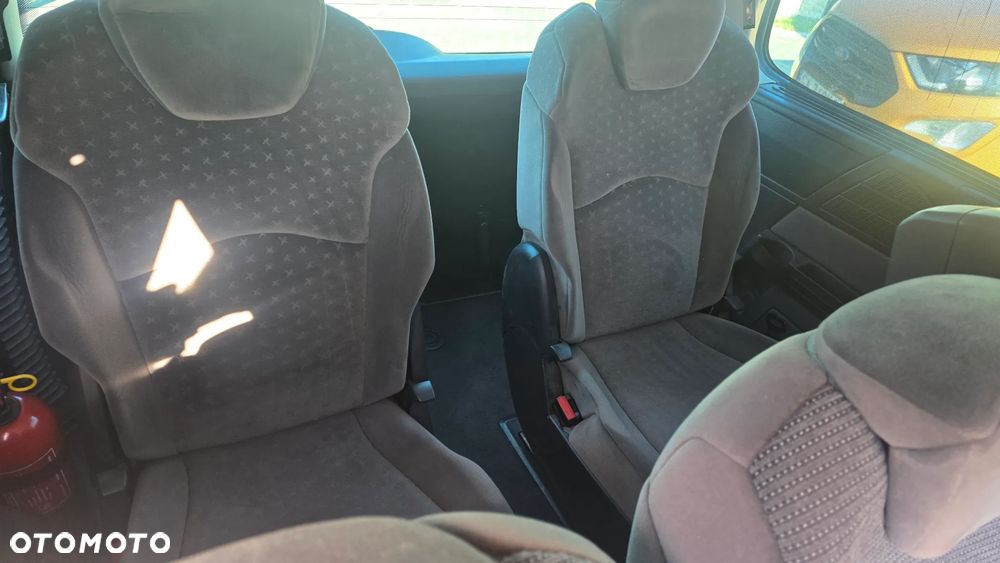 Peugeot 807 2.0 HDi Premium Euro5 - 10
