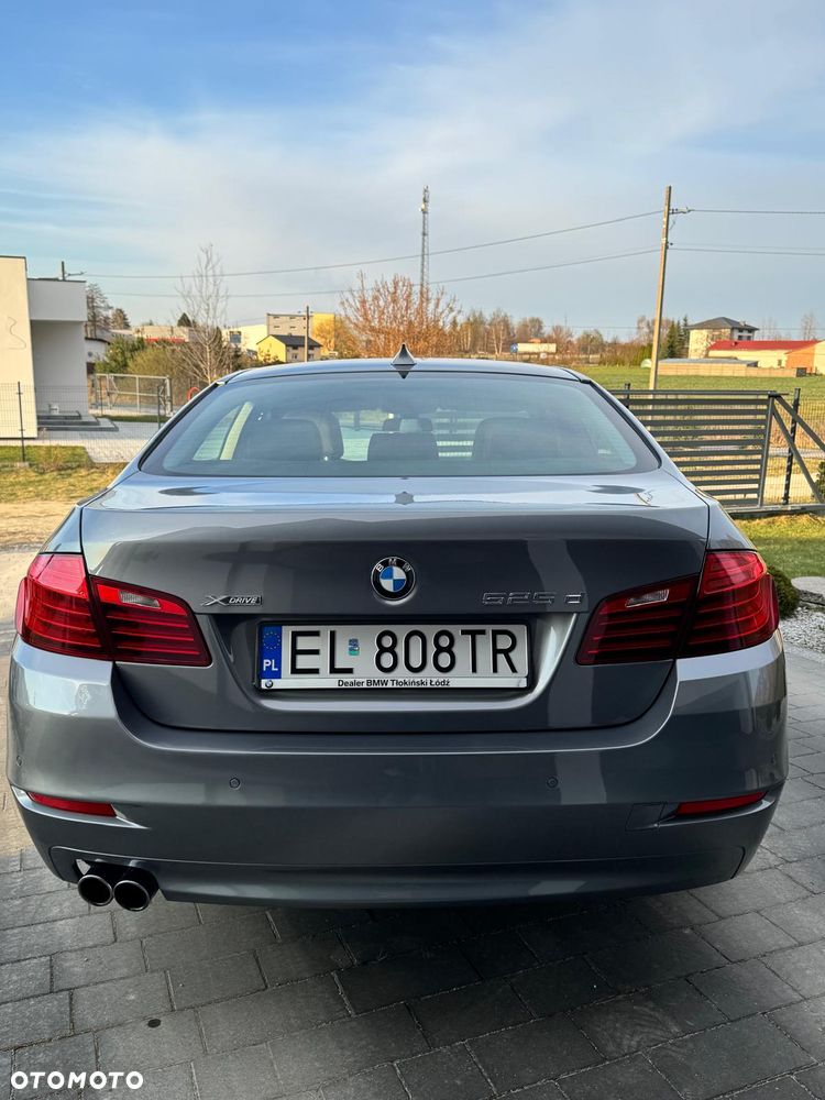 BMW Seria 5 525d xDrive - 4