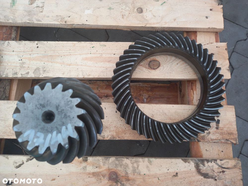 Most przód atak 17x44 talerz RE38610 John Deere 7600 7800 - 1