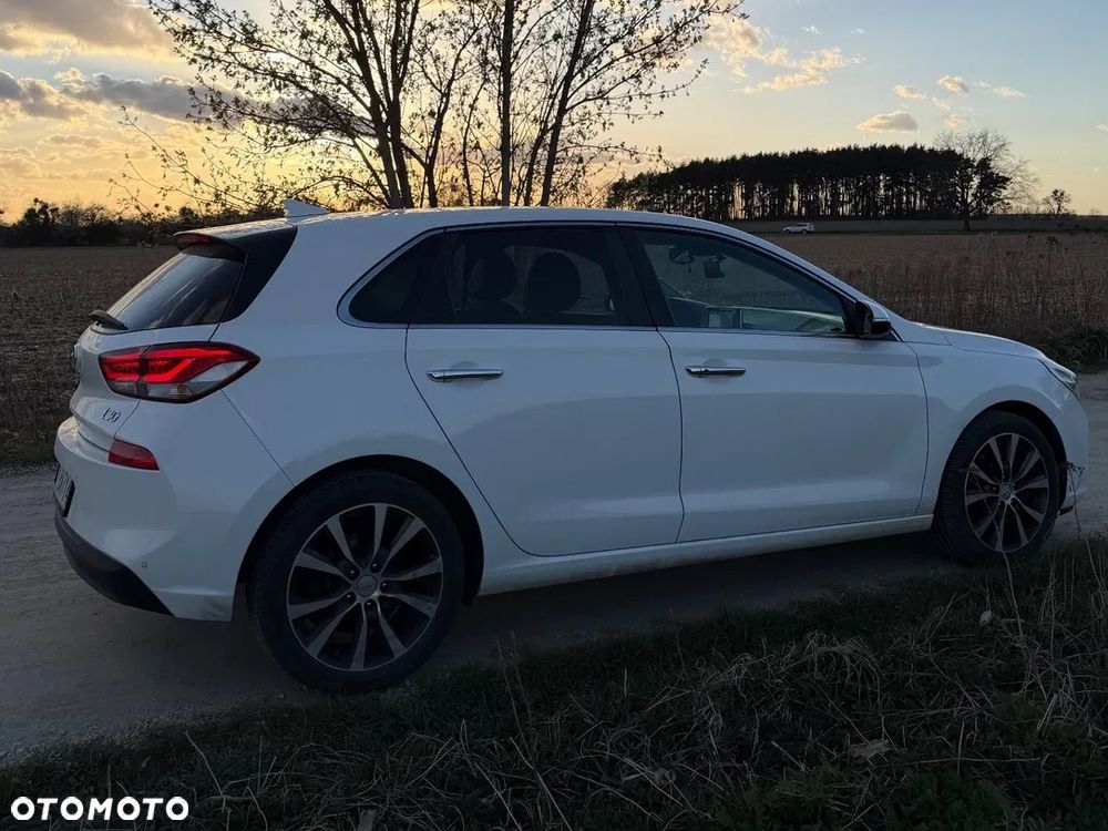 Hyundai i30 1.4 T-GDI Premiere Luxury DCT - 4