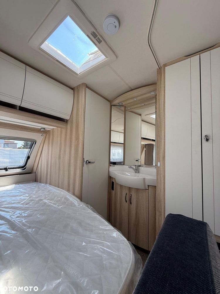 Hobby De Luxe 400 SFE - 13