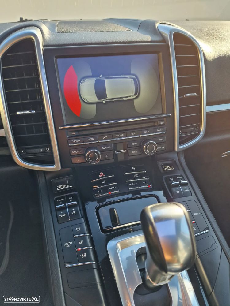 Porsche Cayenne II Platinum Edition - 25
