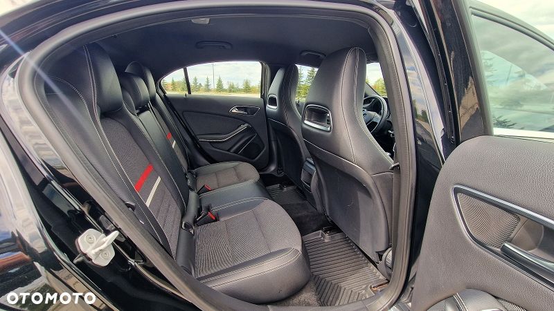 Mercedes-Benz Klasa A 180 CDI (BlueEFFICIENCY) Urban - 35