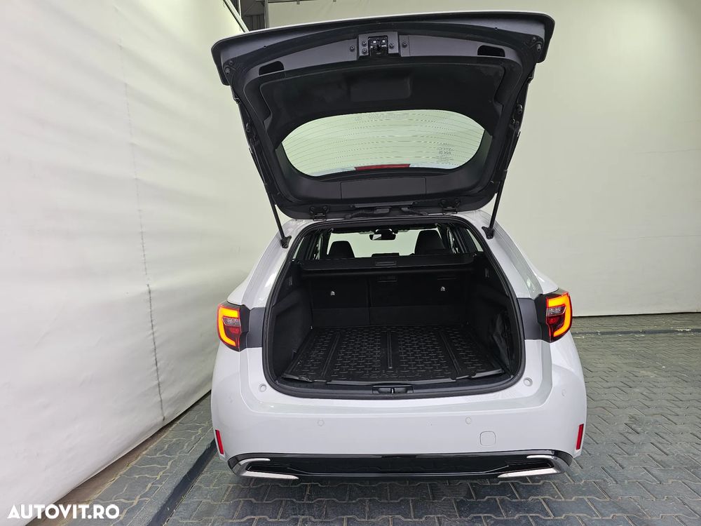 Toyota Corolla 1.8 HSD Business - 19