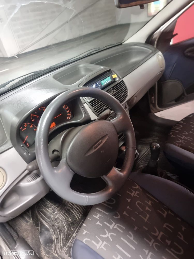 Fiat Punto 1.9 JTD 85 Emotion - 15