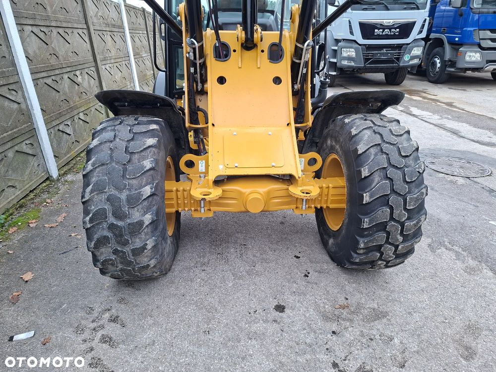 Caterpillar CAT 906 M - 18